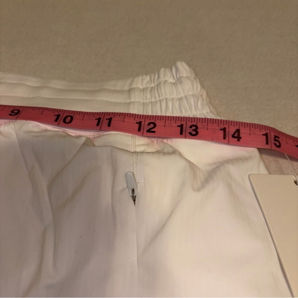 NWT Lululemon Hotty Hot High-Rise Skirt *Long
White Size 8 - Picture 9 of 10